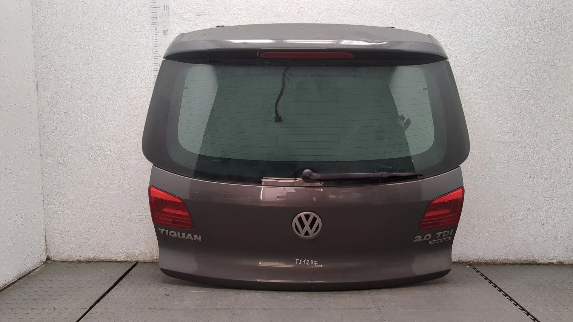 Крышка (дверь) багажника Volkswagen Tiguan 2011-2018 КПП 6-ст.мех 4х4 (МКПП) CFFB Дизель 2 л TDI