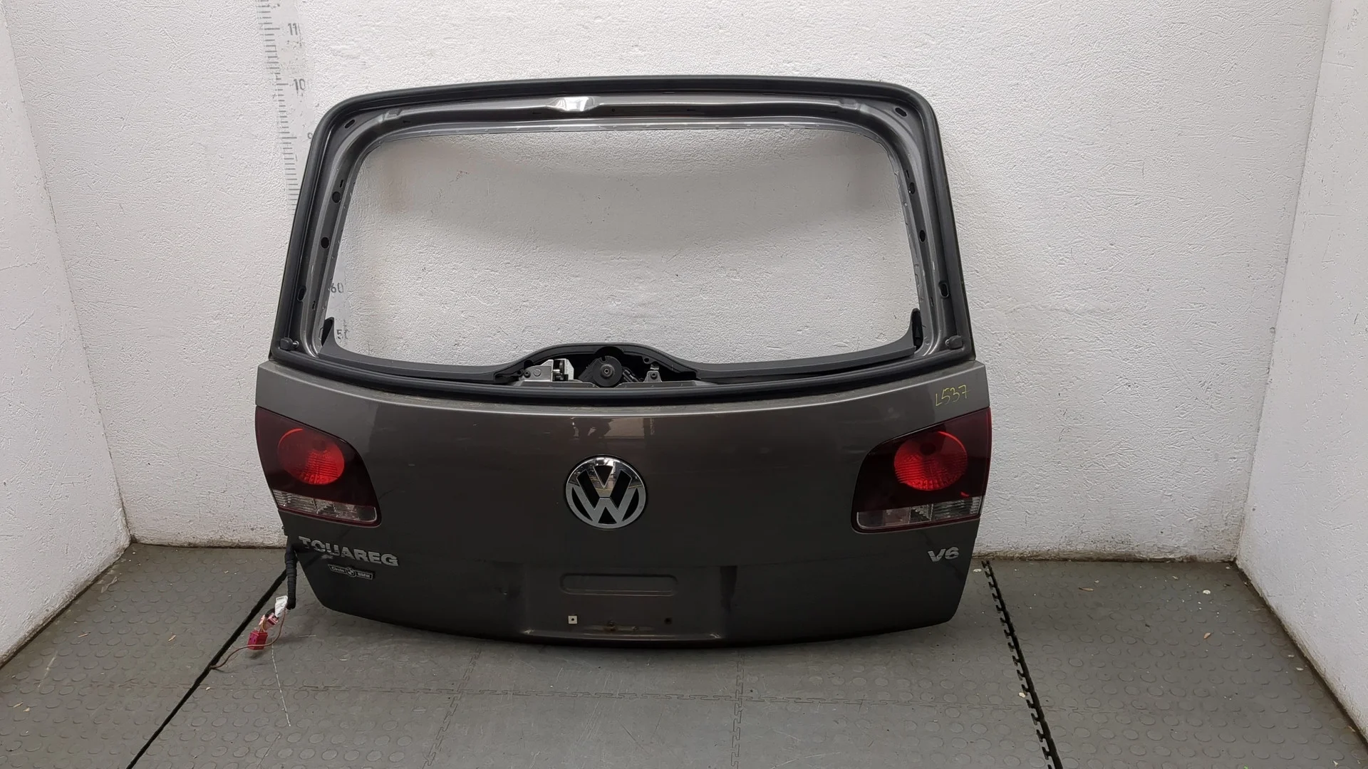 Крышка (дверь) багажника Volkswagen Touareg 2006-2010 КПП автомат 4х4 (АКПП) BHK Бензин 3.6 л FSI