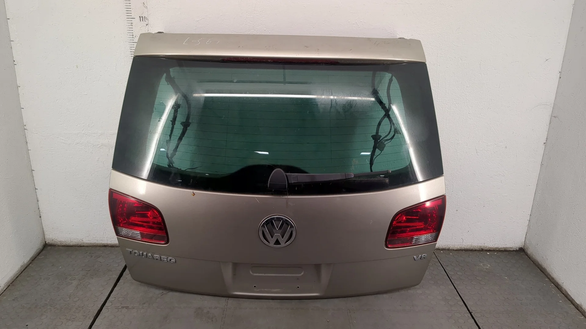 Крышка (дверь) багажника Volkswagen Touareg 2002-2007 КПП автомат 4х4 (АКПП) AXQ Бензин 4.2 л Инжектор