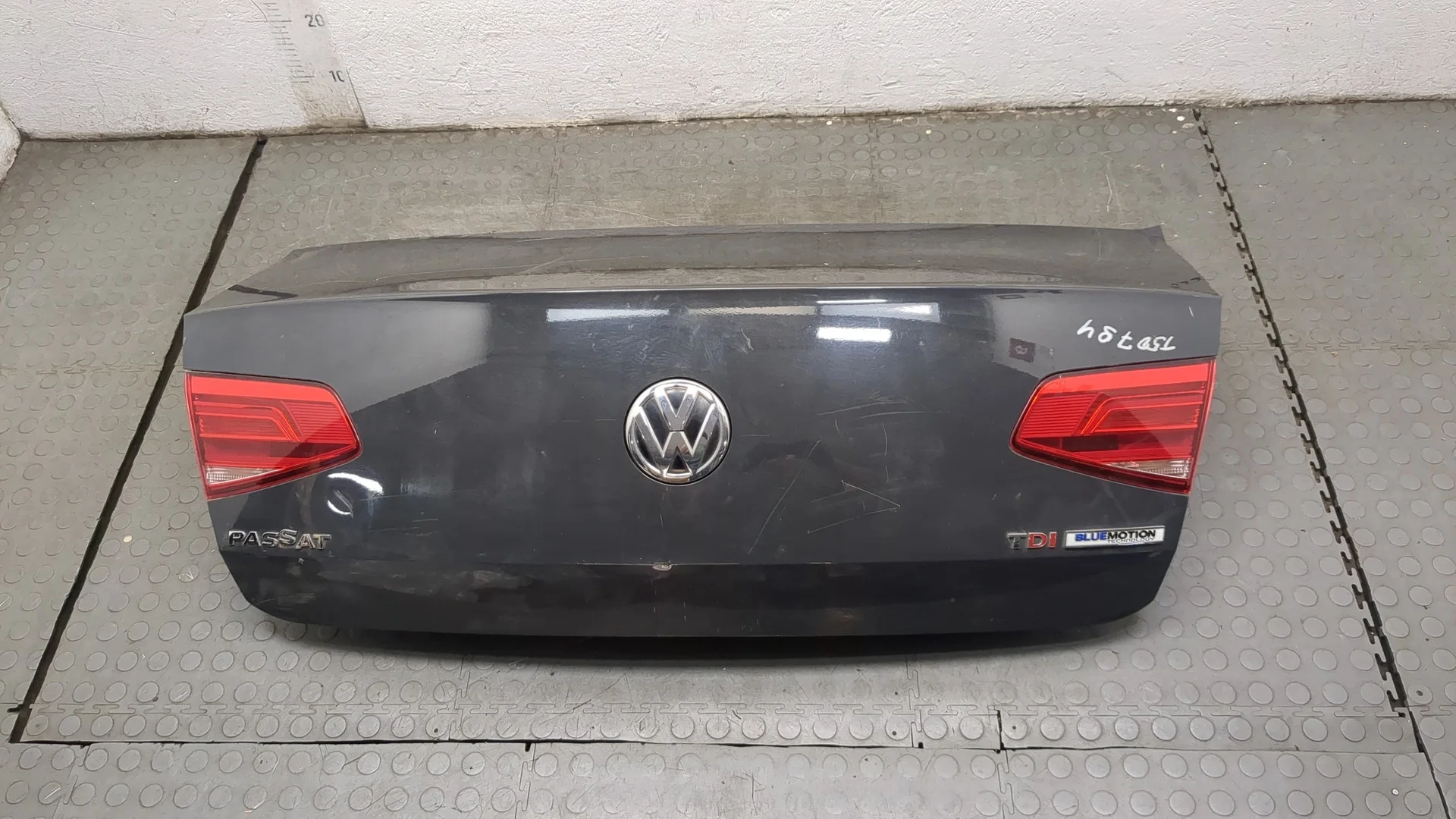 Крышка (дверь) багажника Volkswagen Passat 8 2015-2025 КПП автомат (АКПП) DCXA Дизель 1.6 л TDCI