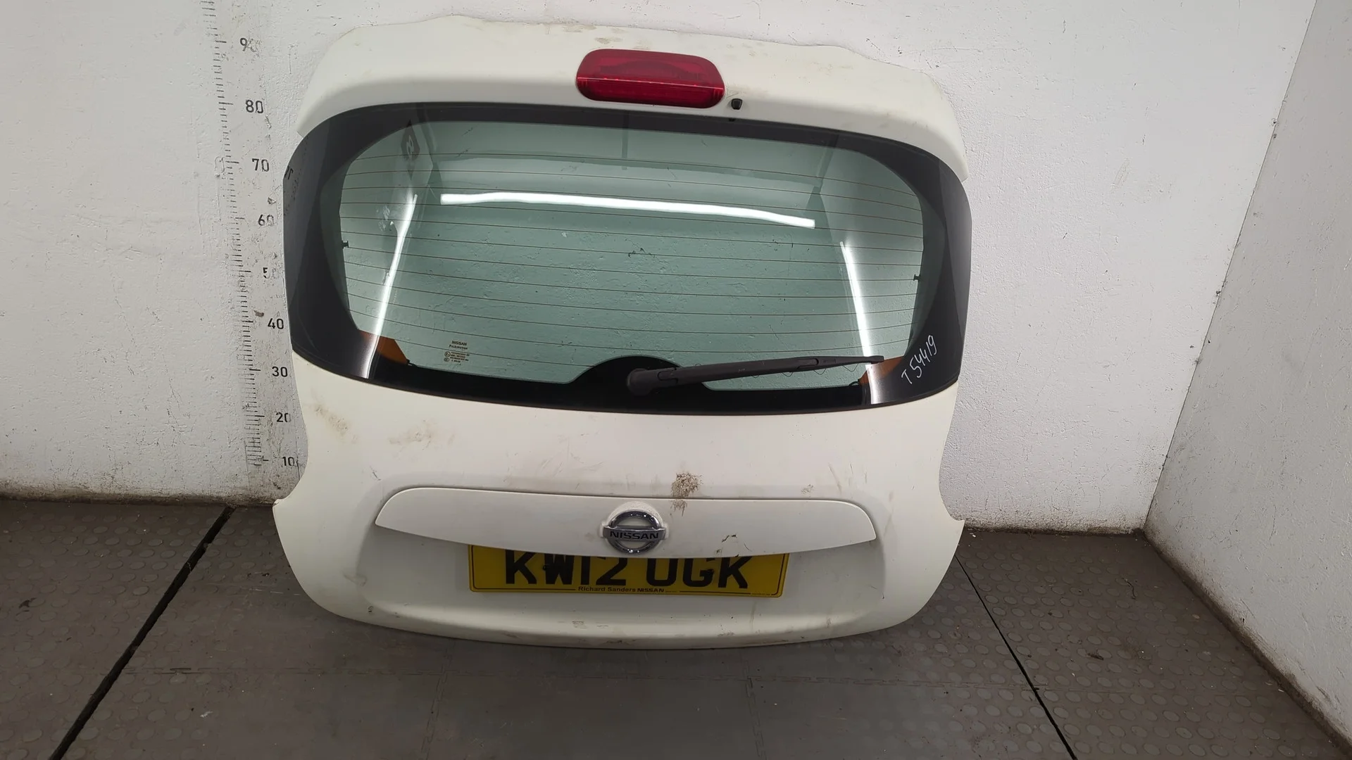 Крышка (дверь) багажника Nissan Juke 2010-2019 КПП 5-ст.мех.(МКПП) HR16DE Бензин 1.6 л Инжектор