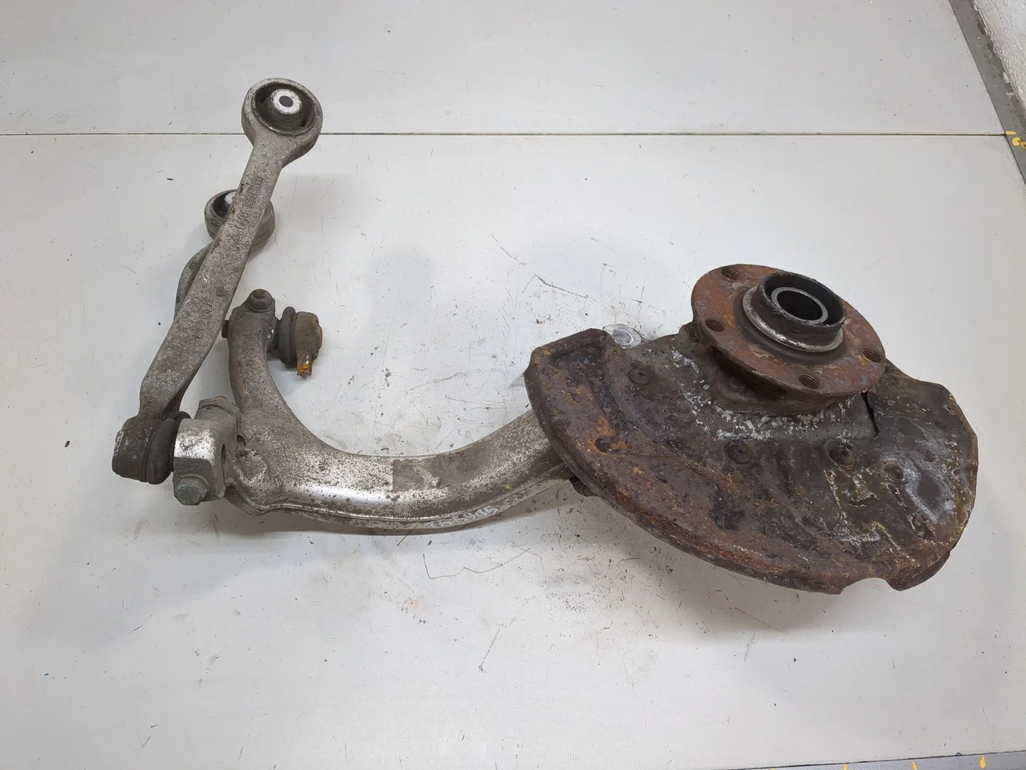 Ступица (кулак, цапфа) Audi A4 (B6) 2000-2006 КПП 6-ст.мех 4х4 (МКПП) AKE Дизель 2.5 л TDI