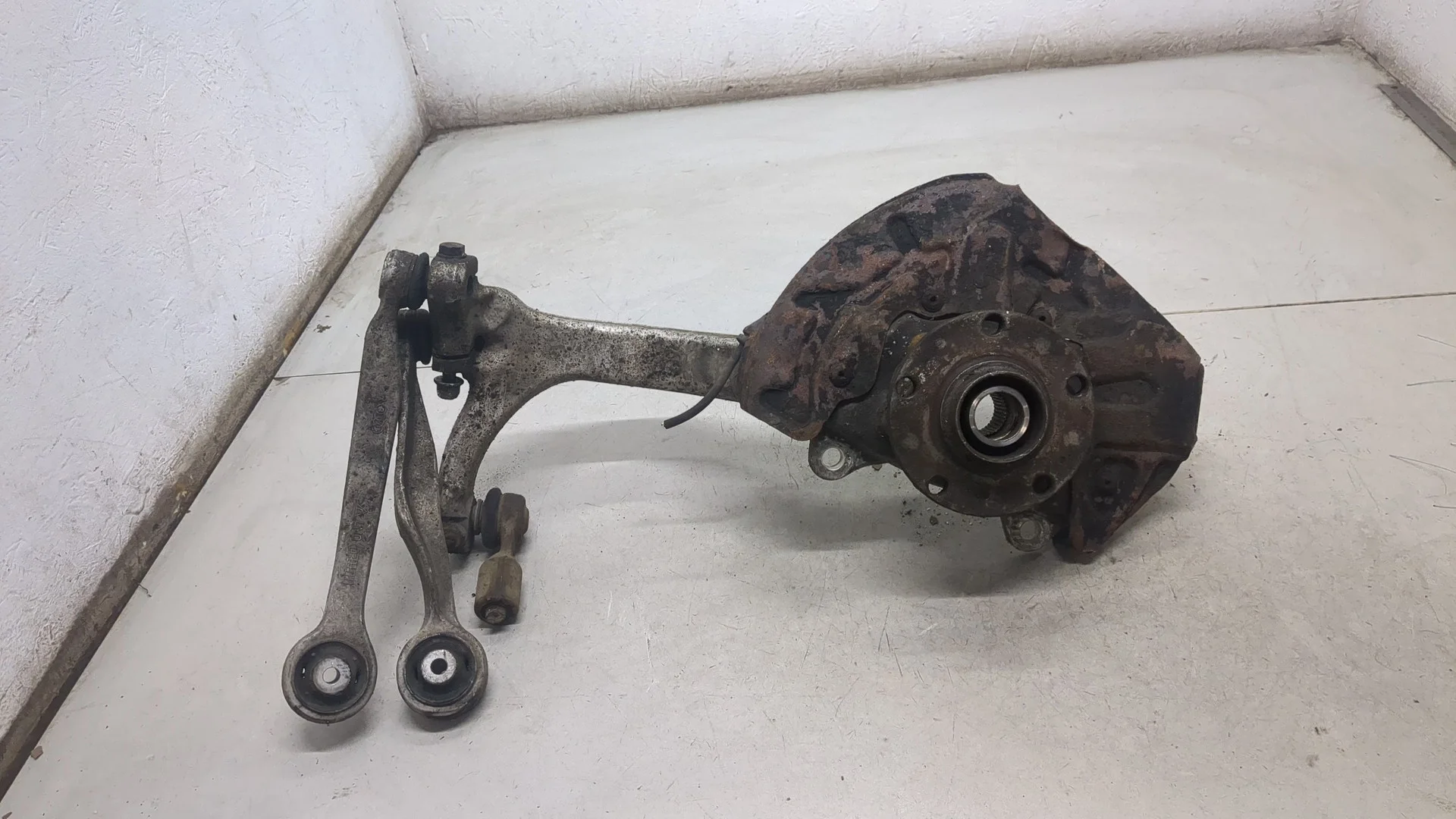 Ступица (кулак, цапфа) Audi A4 (B6) 2000-2006 КПП 5-ст.мех.(МКПП) AWX Дизель 1.9 л TDI