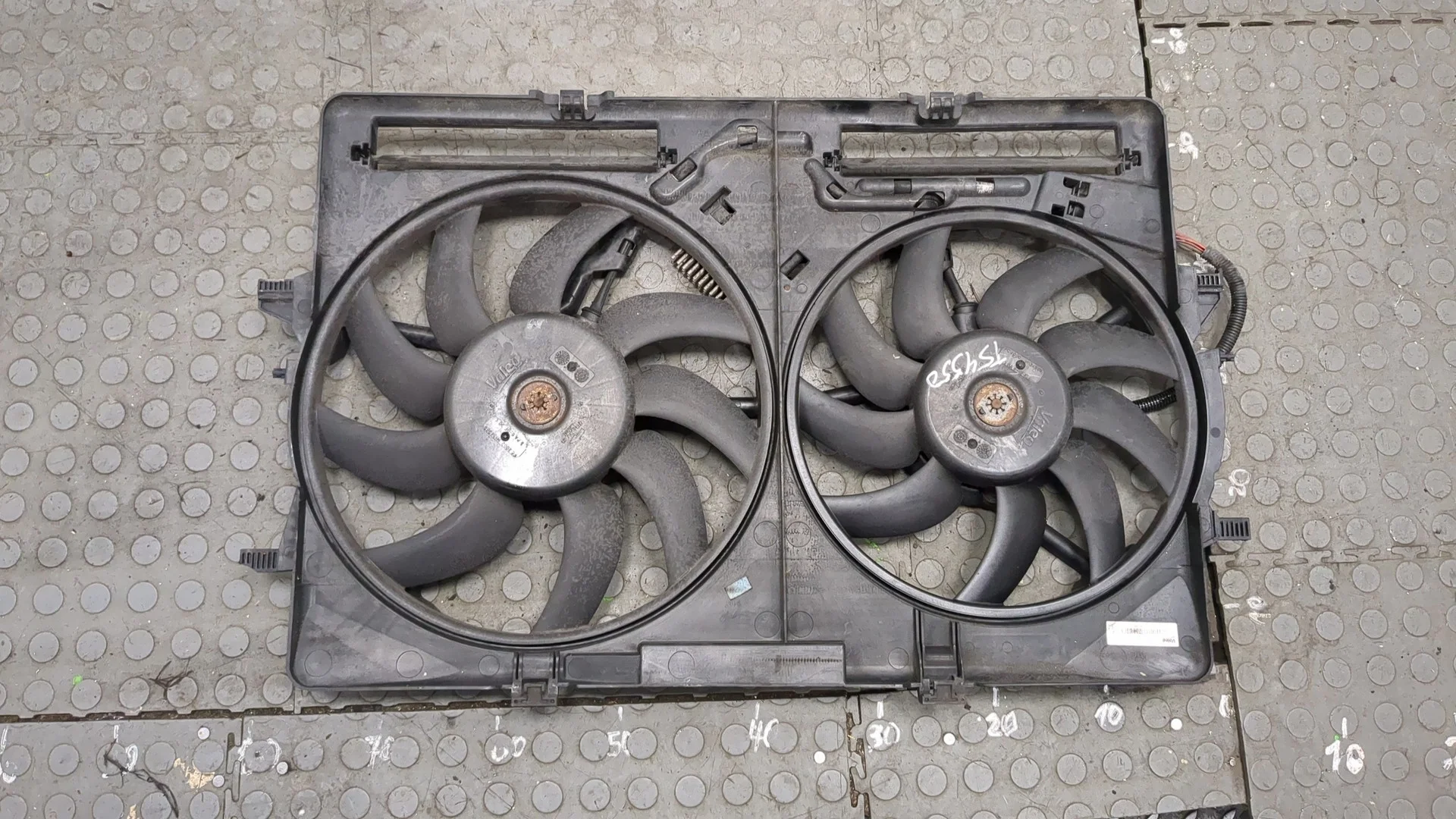 Вентилятор радиатора Audi A4 (B8) 2007-2015 КПП автомат (АКПП) CGKA Дизель 2.7 л TDI