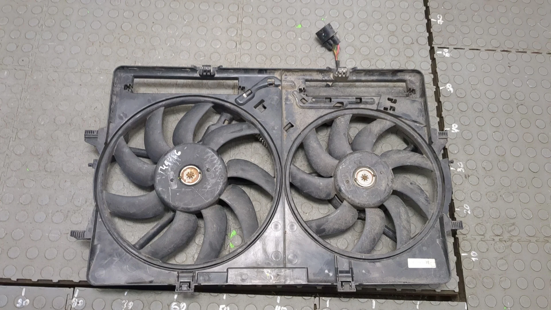 Вентилятор радиатора Audi A6 (C7) 2011-2018 КПП 6-ст.мех.(МКПП) CGLC Дизель 2 л TDI