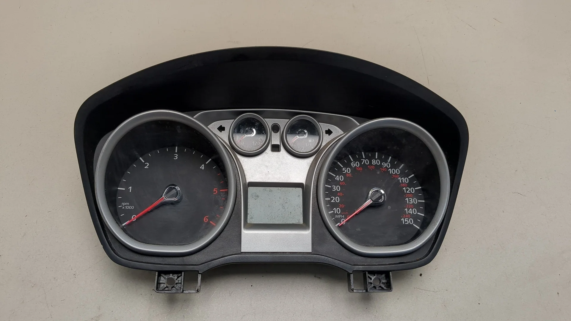 Щиток приборов (приборная панель) Ford Focus 2 2008-2011 КПП 5-ст.мех.(МКПП) G8DA, G8DB, G8DC, G8DD, G8DE, G8DF Дизель 1.6 л TDCI