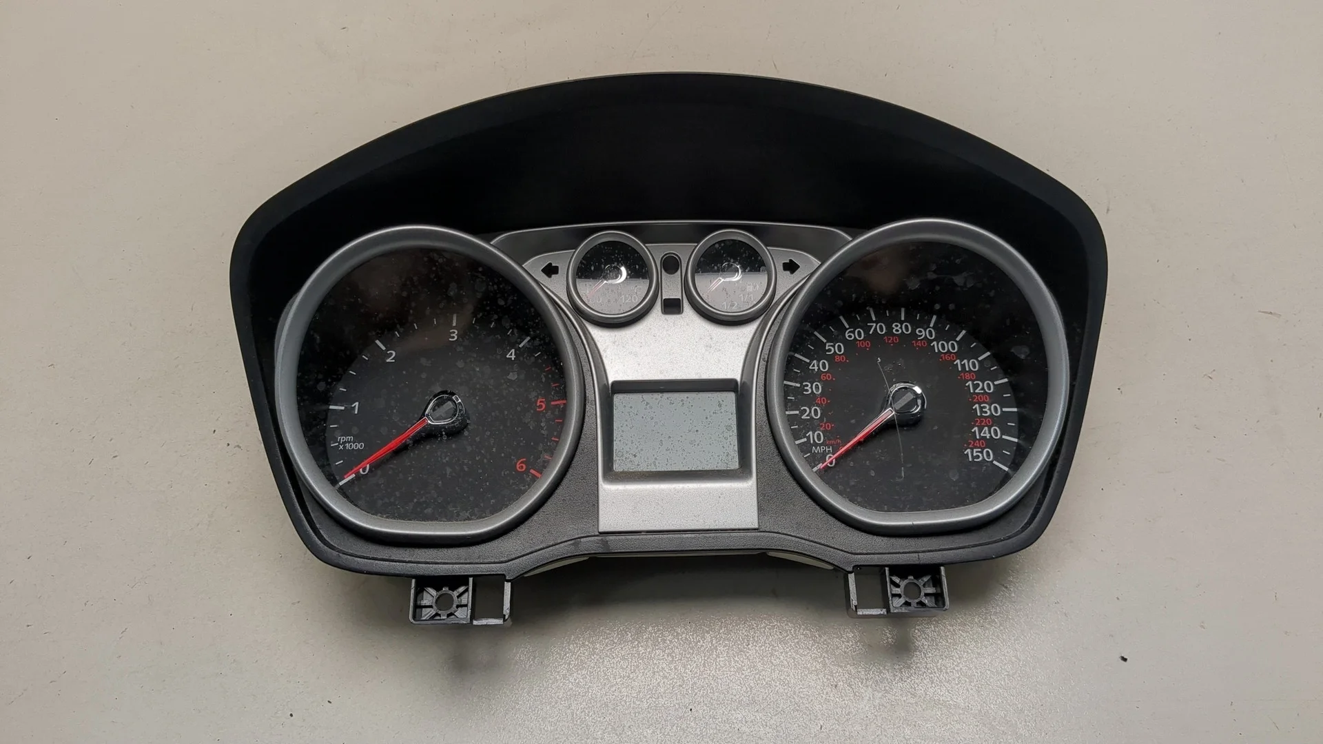 Щиток приборов (приборная панель) Ford Focus 2 2008-2011 КПП 5-ст.мех.(МКПП) G8DA, G8DB, G8DC, G8DD, G8DE, G8DF Дизель 1.6 л TDCI