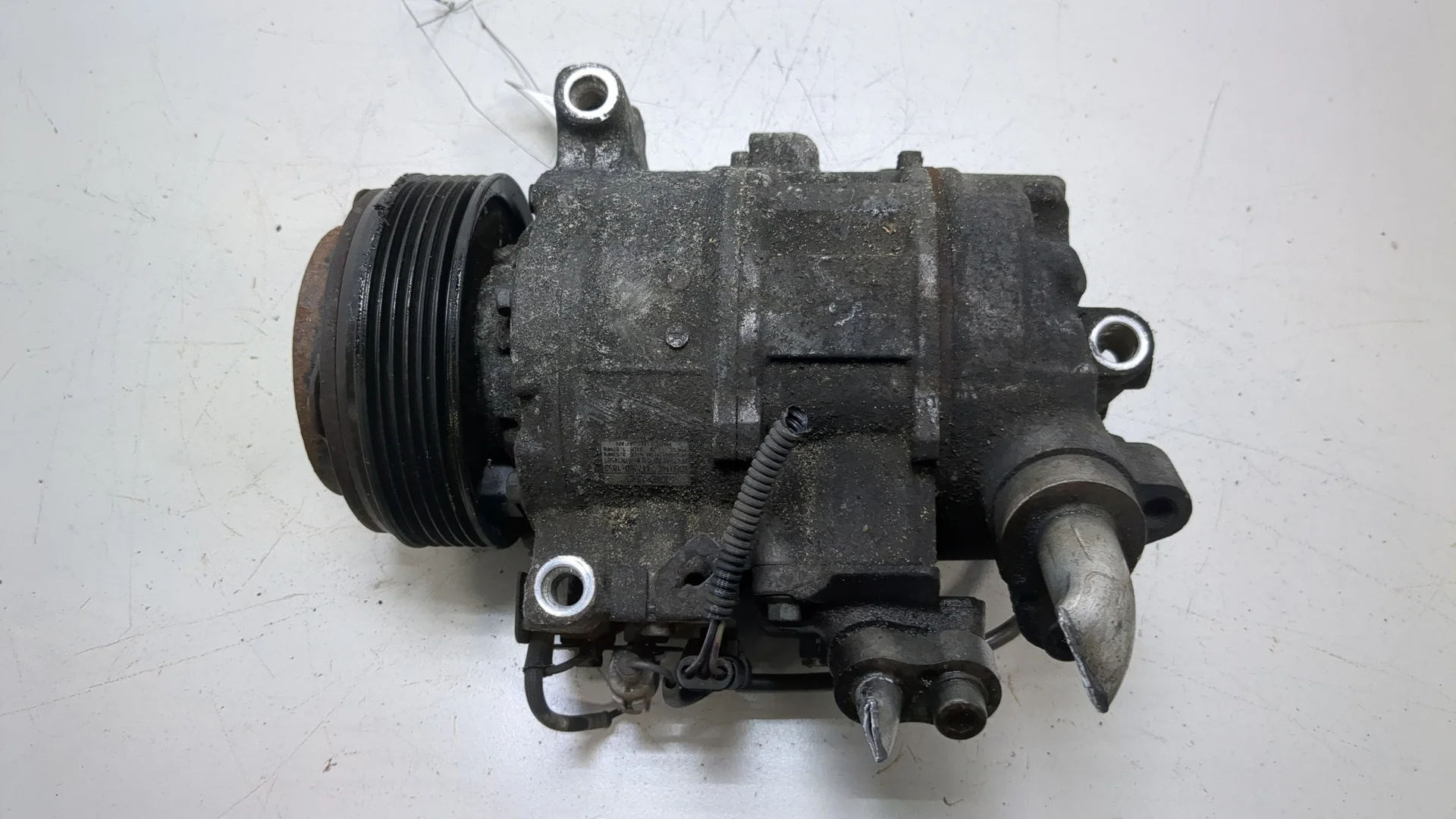 Компрессор кондиционера BMW X1 (E84) 2009-2015 КПП автомат 4х4 (АКПП) N47D20D Дизель 2 л Турбо