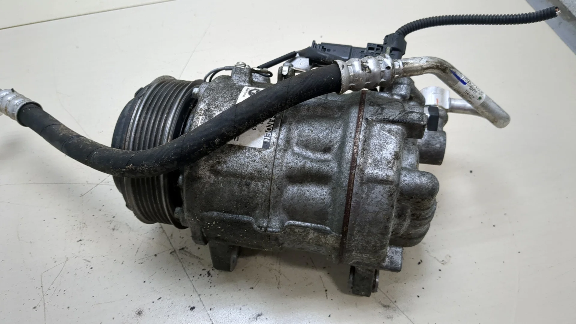 Компрессор кондиционера BMW 5 G30, G31 2017-2023 КПП автомат (АКПП) B48B20B Бензин 2 л Турбо-инжектор