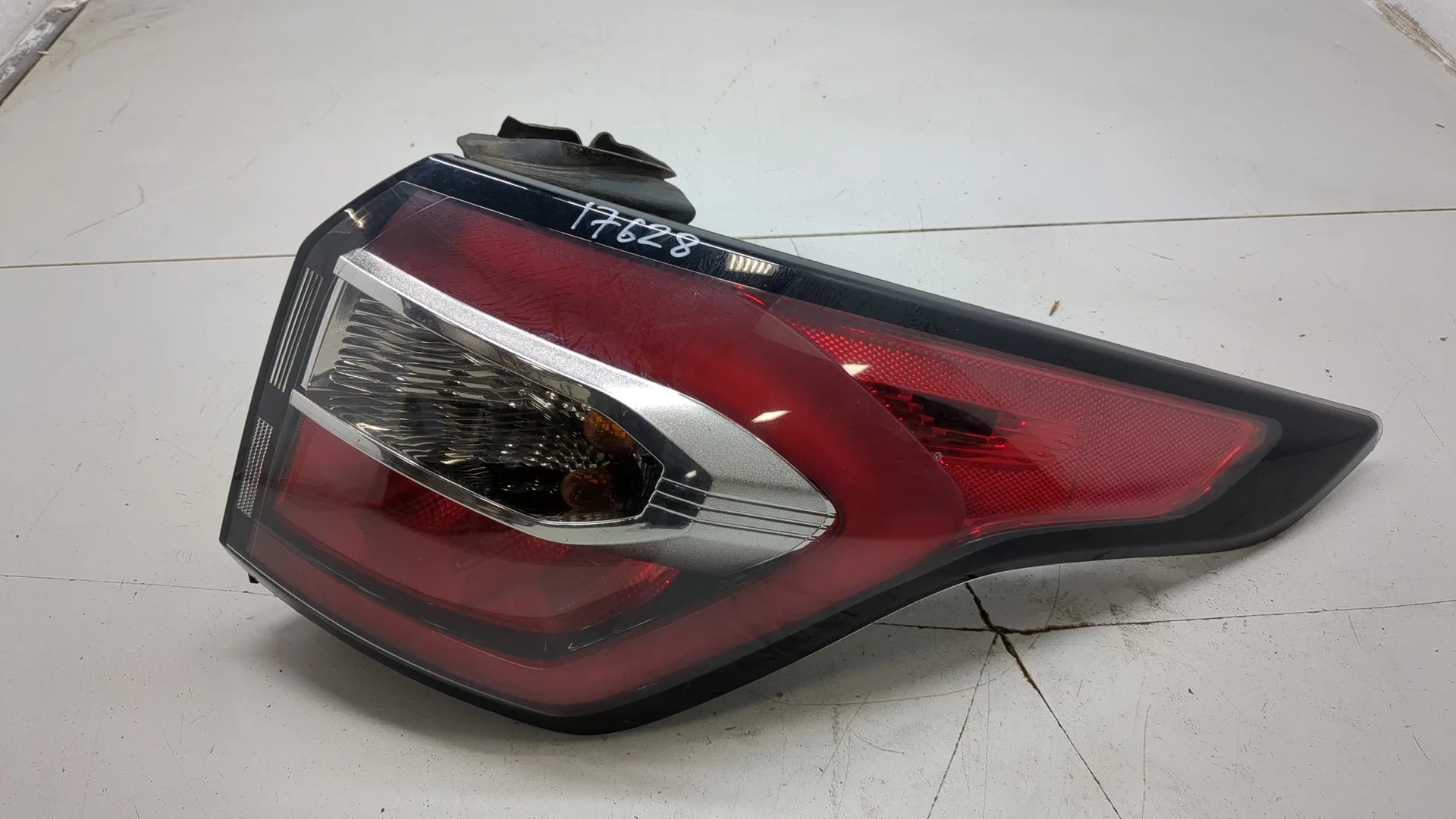 Фонарь (задний) Ford Escape 2015-2019 КПП автомат 4х4 (АКПП) Ecoboost 1.5 Dragon Бензин 1.5 л Турбо-инжектор