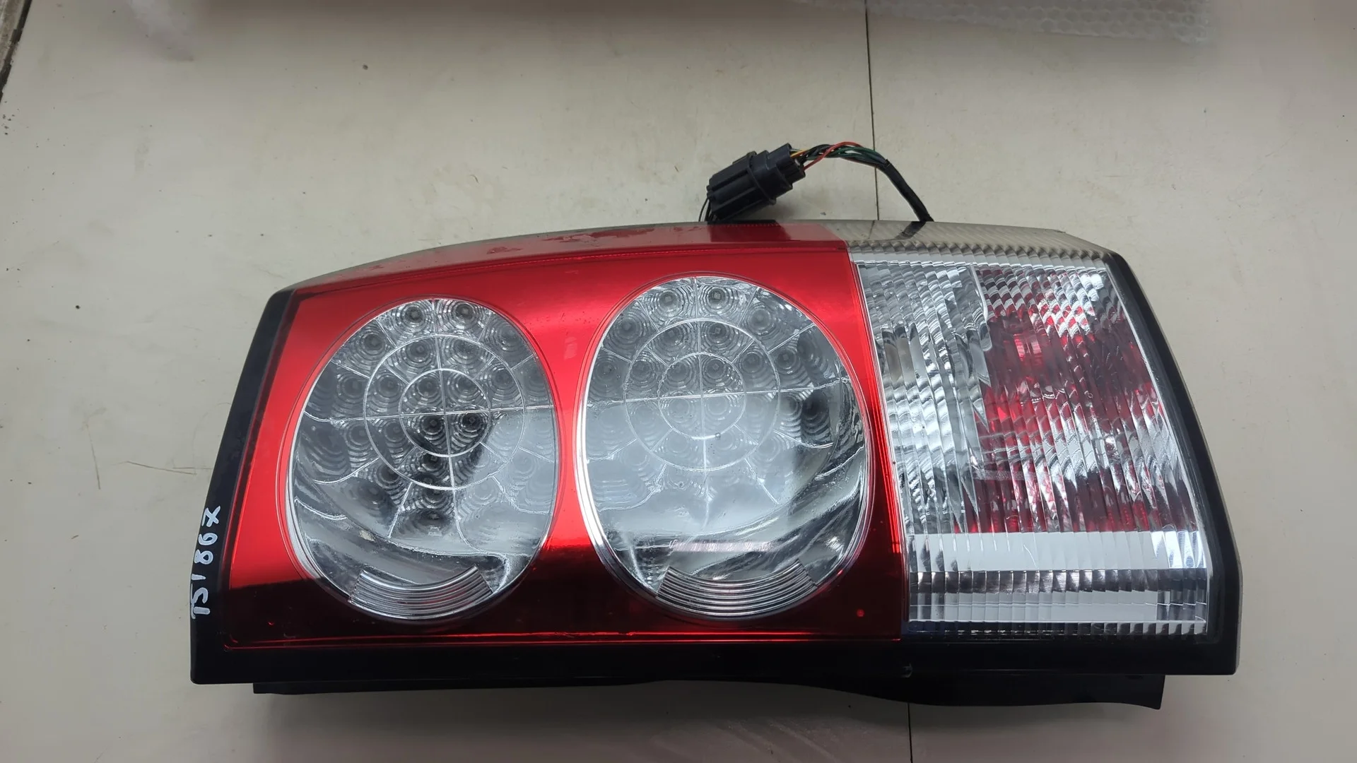 Фонарь (задний) Land Rover Discovery 3 2004-2009 КПП автомат 4х4 (АКПП) 276DT Дизель 2.7 л Турбо