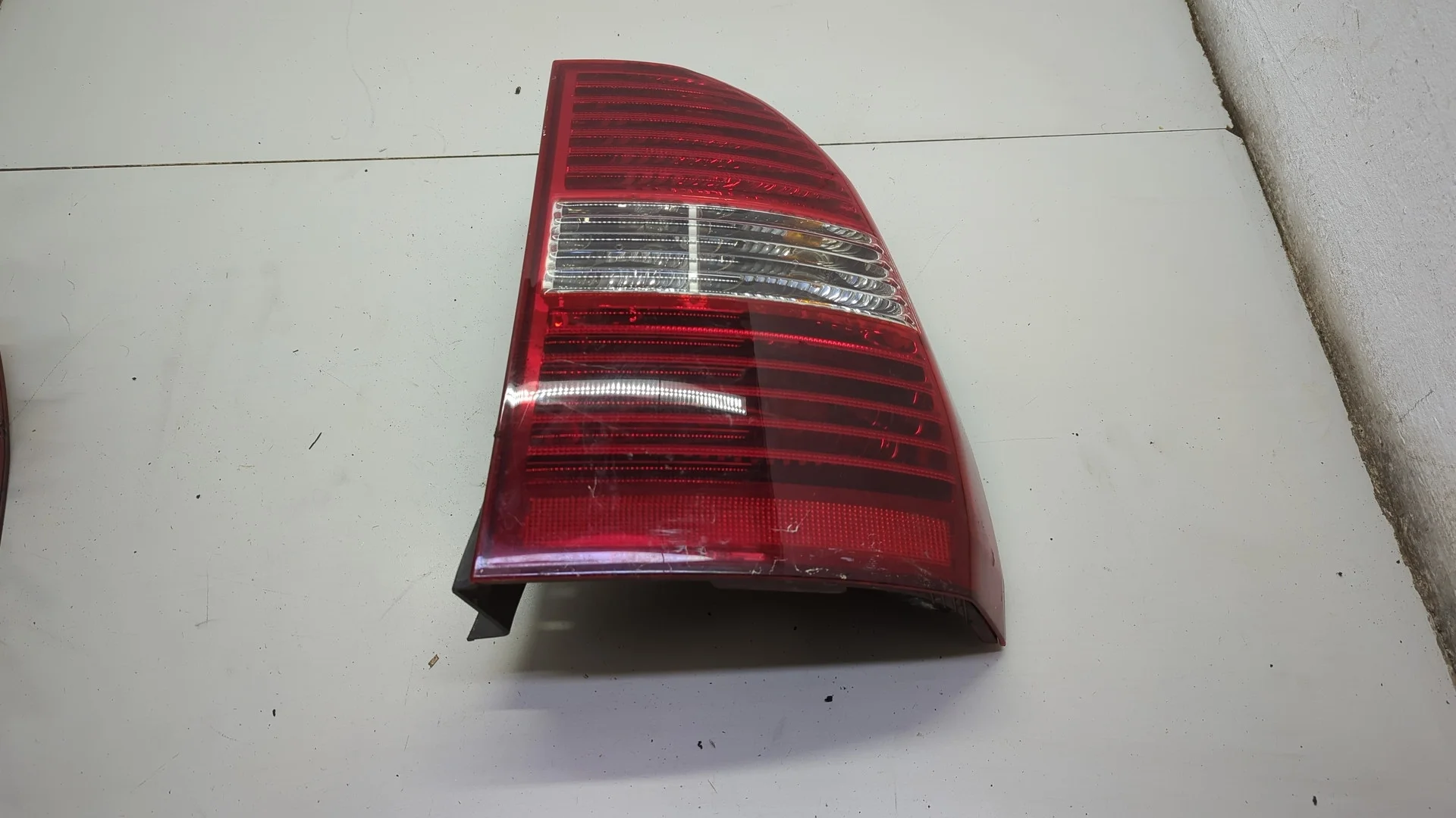 Фонарь (задний) Kia Sportage 2004-2010 КПП 6-ст.мех 4х4 (МКПП) D4EA Дизель 2 л CRDi