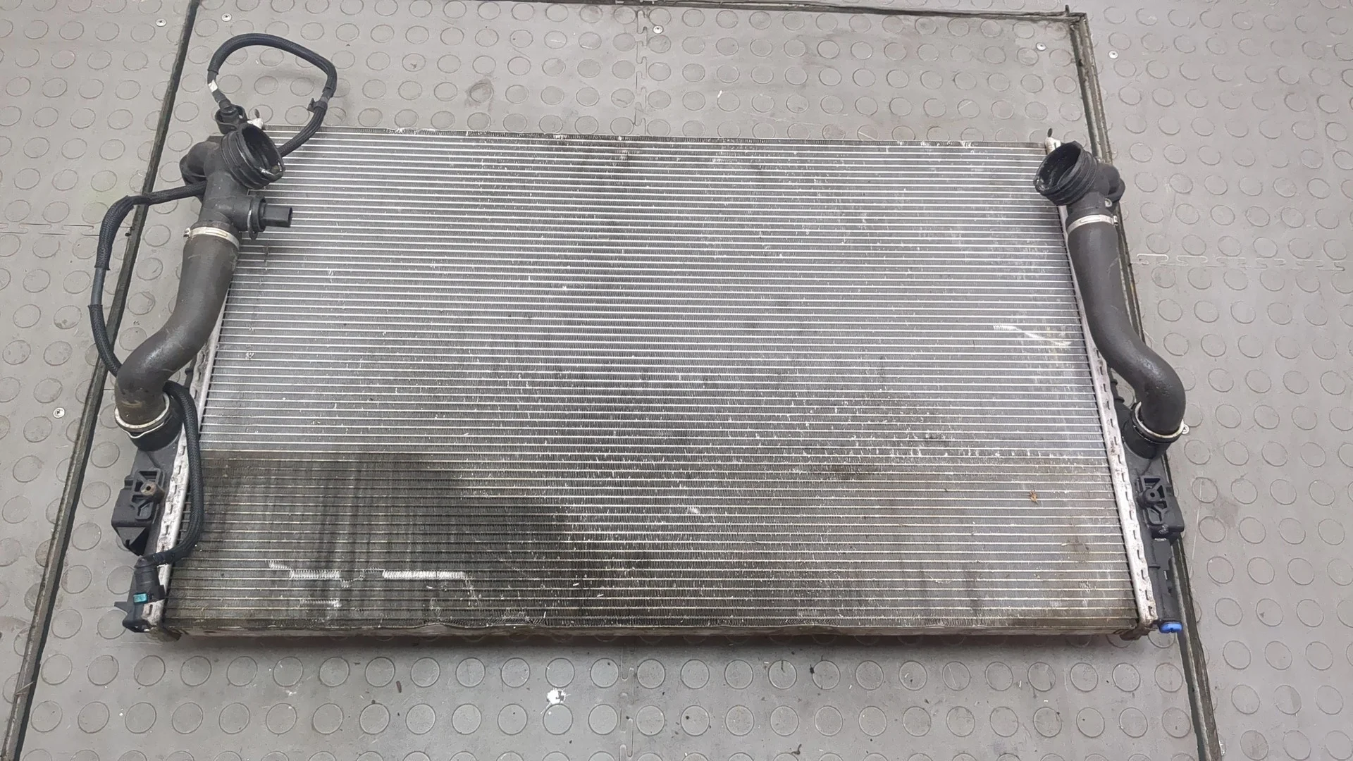 Радиатор охлаждения двигателя Porsche Panamera 2009-2016 КПП автомат 4х4 (АКПП) M46.40 Бензин 3.6 л Инжектор