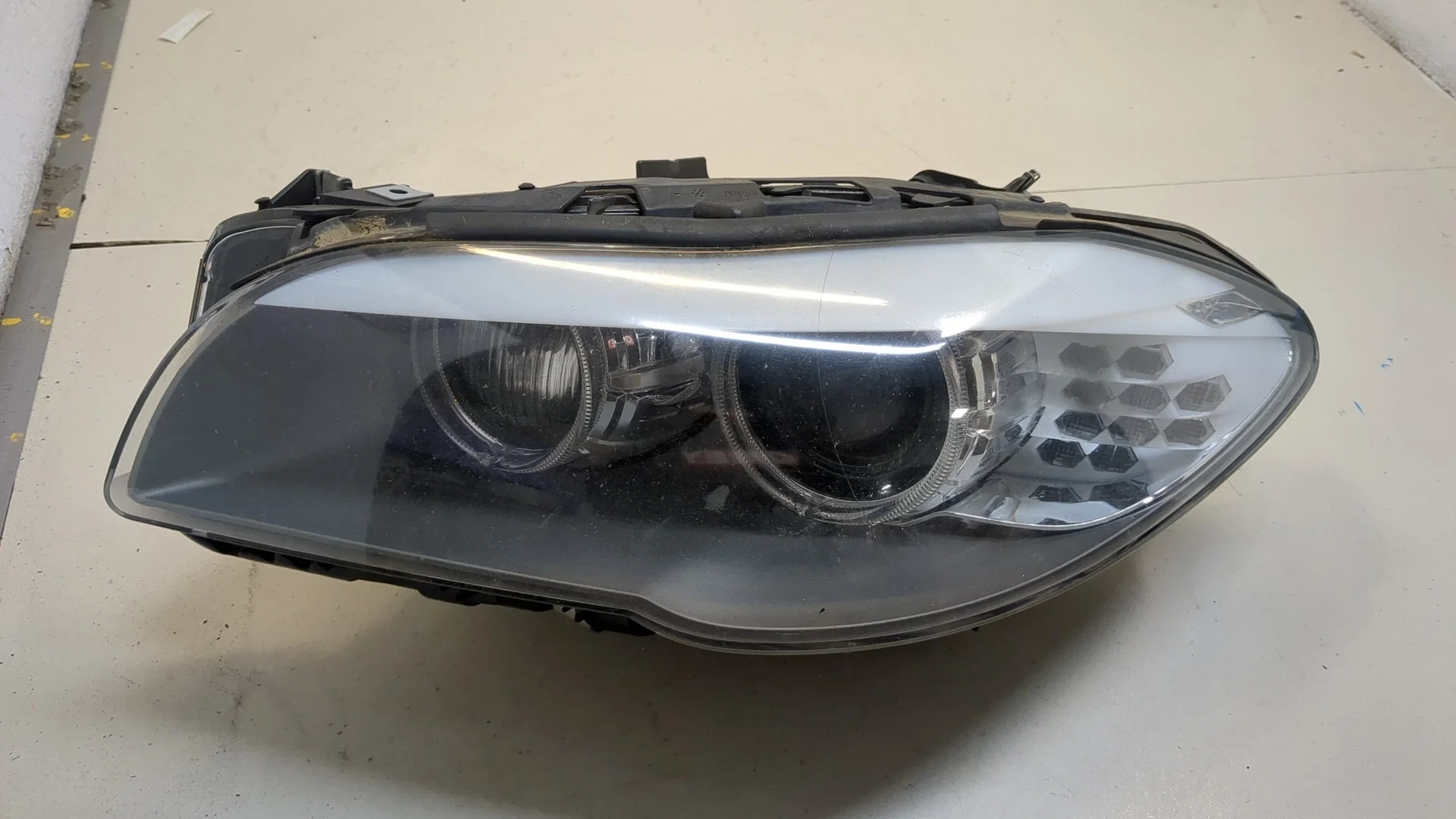 Фара (передняя) BMW 5 F10 2010-2017 КПП автомат 4х4 (АКПП) N55B30A Бензин 3 л Турбо-инжектор