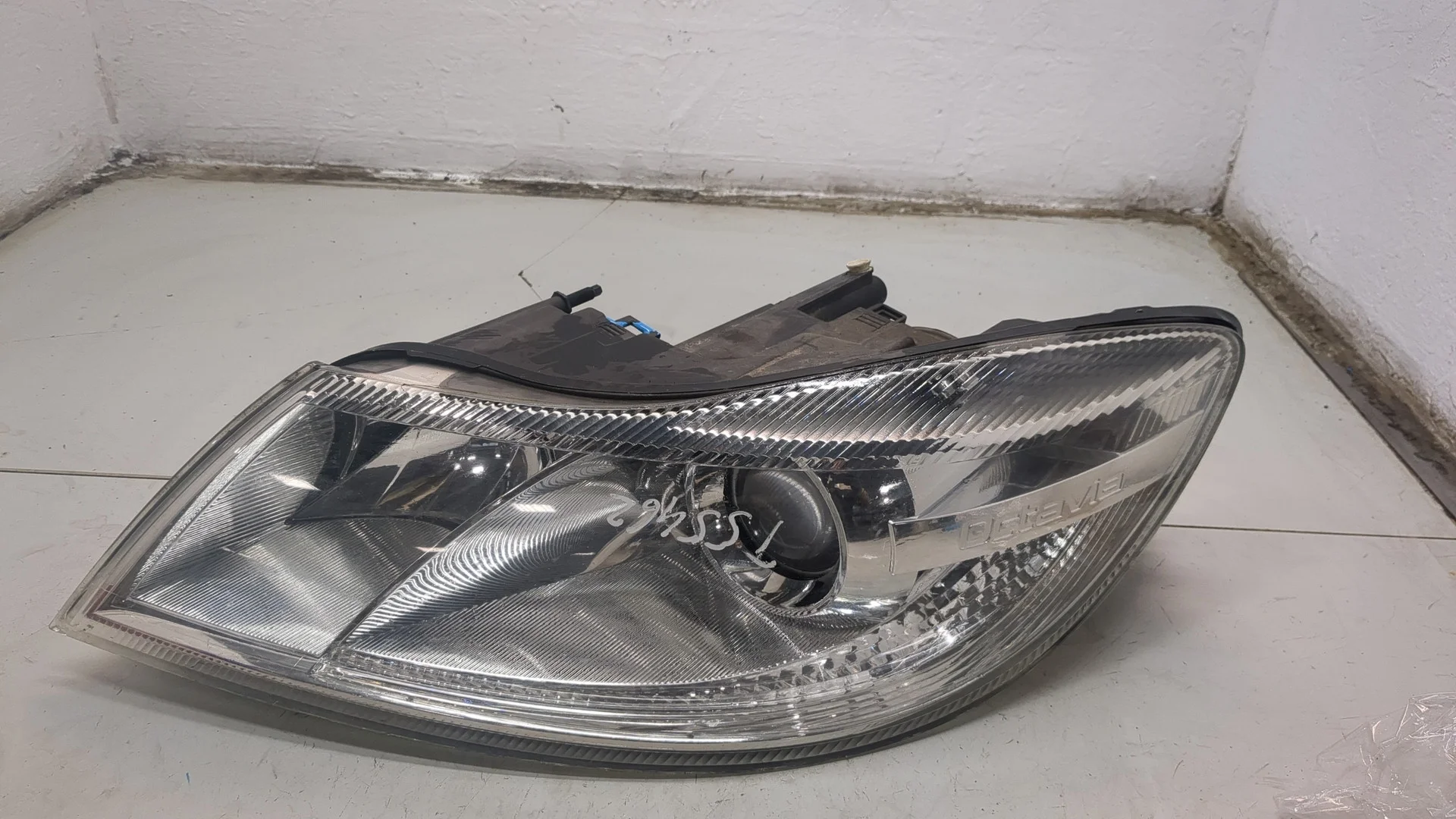 Фара (передняя) Skoda Octavia (A5) 2004-2013 КПП 6-ст.мех 4х4 (МКПП) CFHC Дизель 2 л TDI