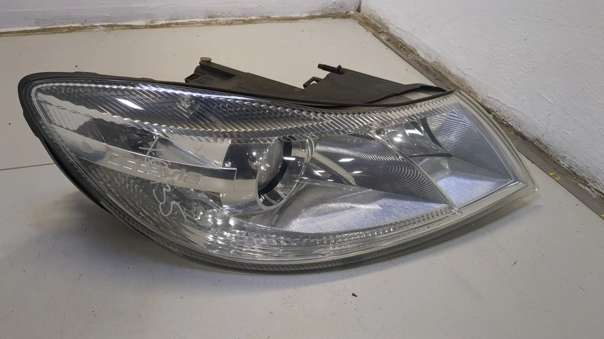 Фара (передняя) Skoda Octavia (A5) 2004-2013 КПП 5-ст.мех.(МКПП) CAYC Дизель 1.6 л TDI