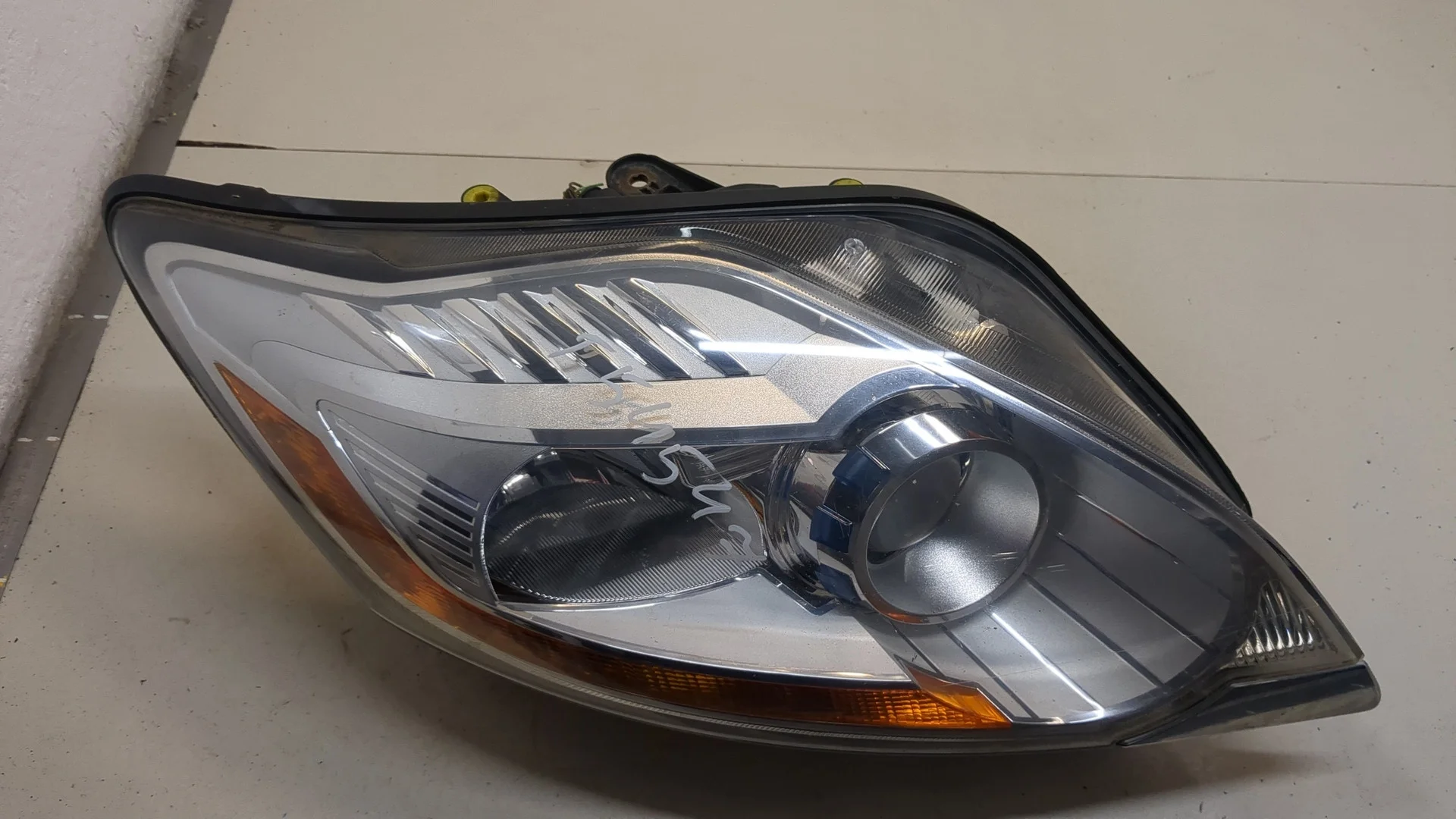 Фара (передняя) Ford Kuga 2008-2012 КПП 6-ст.мех.(МКПП) UFDA Дизель 2 л TDCI