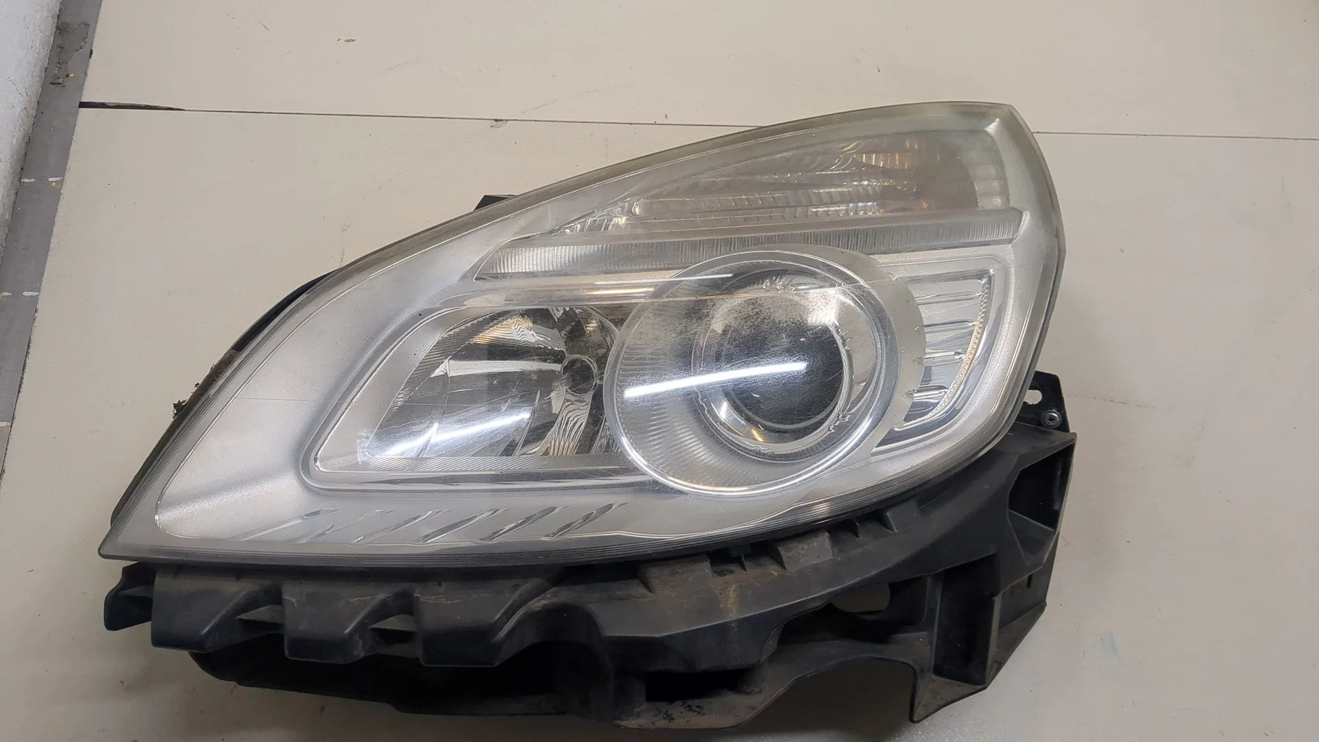 Фара (передняя) Renault Scenic 2003-2009 КПП 6-ст.мех.(МКПП) F9Q 804 Дизель 1.9 л DCI