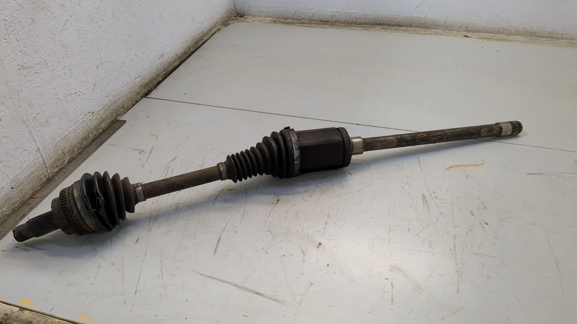 Полуось (приводной вал, шрус) BMW 5 E60 2003-2010 КПП автомат 4х4 (АКПП) N54B30A Бензин 3 л Инжектор