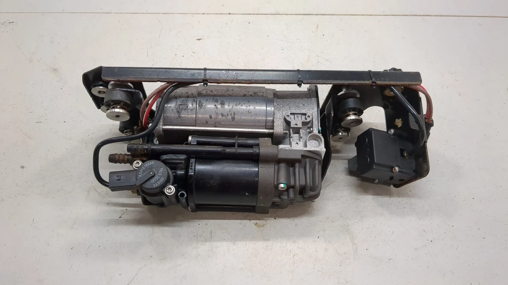 Компрессор воздушный (пневмоподвески) BMW 7 F01 2008-2015 КПП автомат (АКПП) N63B44A Бензин 4.4 л Турбо-инжектор