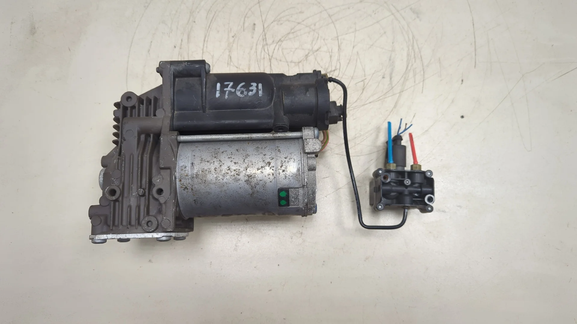 Компрессор воздушный (пневмоподвески) BMW X6 E71 2007-2014 КПП автомат 4х4 (АКПП) S63B44A Бензин 4.4 л Турбо-инжектор