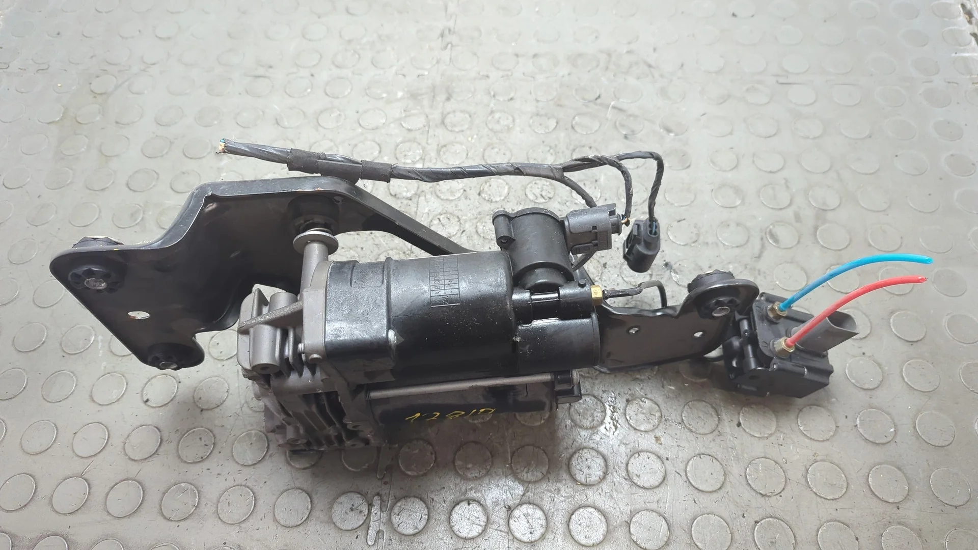 Компрессор воздушный (пневмоподвески) BMW X6 E71 2007-2014 КПП автомат 4х4 (АКПП) N63B44A Бензин 4.4 л Турбо-инжектор