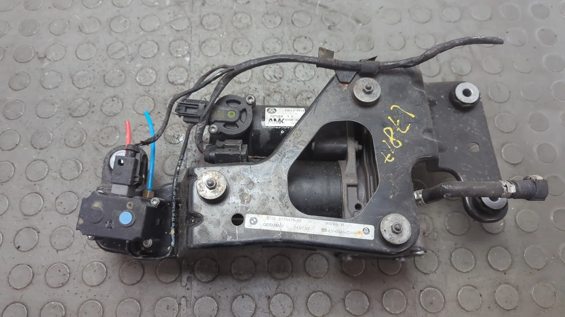 Компрессор воздушный (пневмоподвески) BMW X5 E70 2006-2013 КПП автомат 4х4 (АКПП) N62B48B Бензин 4.8 л Инжектор