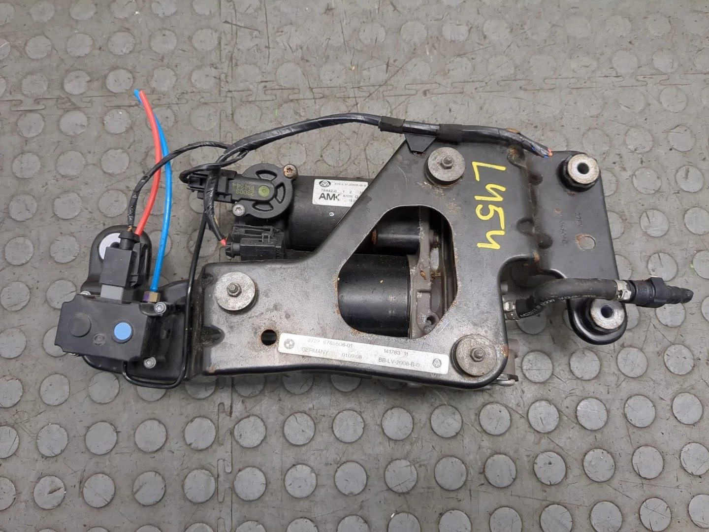 Компрессор воздушный (пневмоподвески) BMW X6 E71 2007-2014 КПП автомат 4х4 (АКПП) N63B44A Бензин 4.4 л Турбо-инжектор