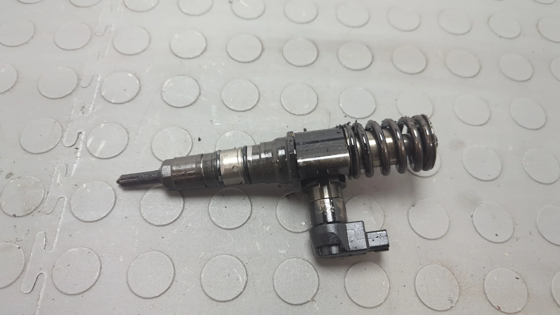 Форсунка топливная Volkswagen Passat 6 2005-2010 КПП 6-ст.мех.(МКПП) BKP Дизель 2 л TDI