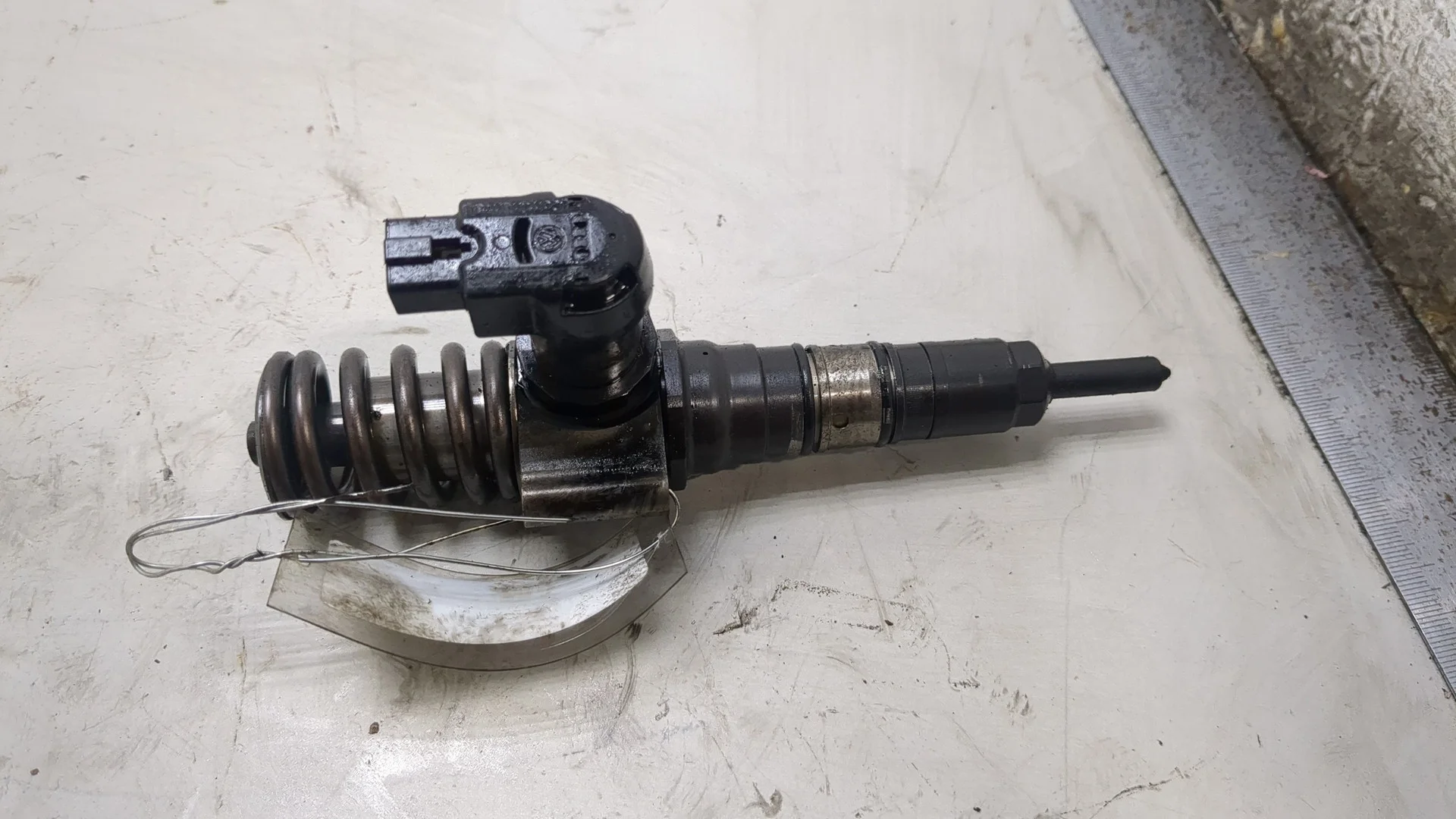 Форсунка топливная Volkswagen Passat 6 2005-2010 КПП 6-ст.мех.(МКПП) BKP Дизель 2 л TDI