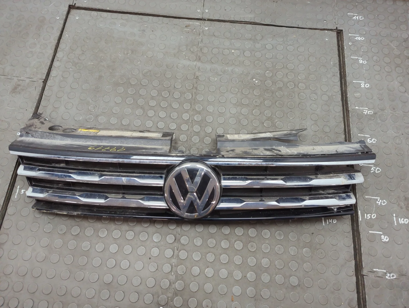 Решетка радиатора Volkswagen Tiguan 2016-2021 КПП автомат 4х4 (АКПП) DGUA Бензин 2 л TSI