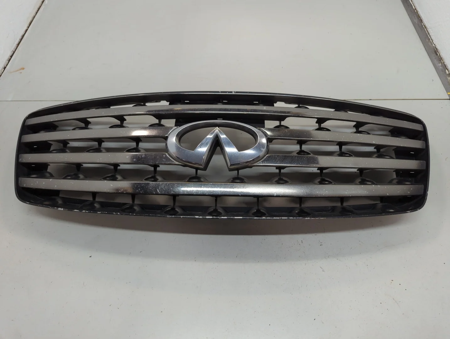 Решетка радиатора Infiniti FX 2002-2009 КПП автомат 4х4 (АКПП) VQ35DE Бензин 3.5 л Инжектор