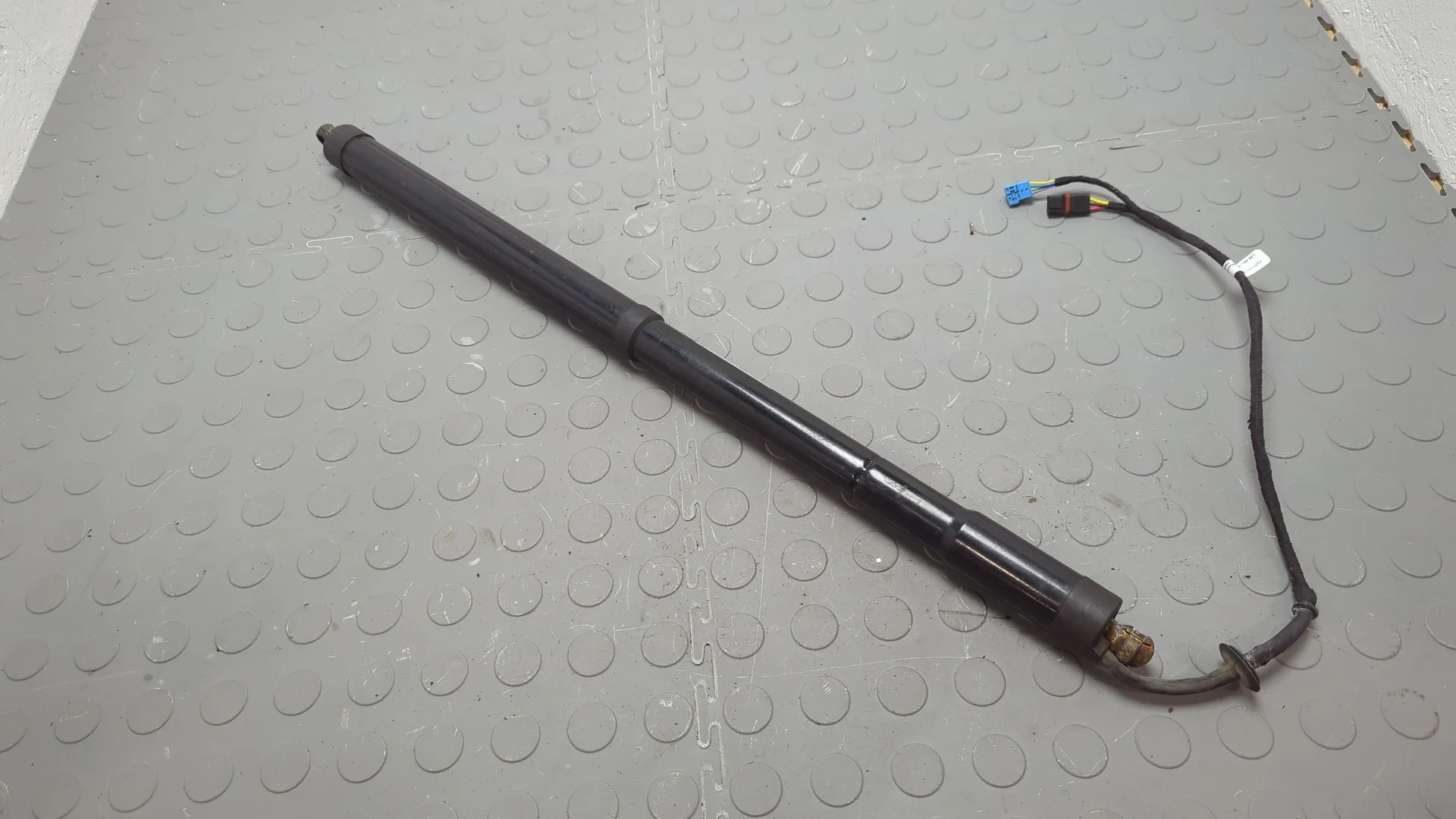 Амортизатор крышки багажника Porsche Panamera 2009-2016 КПП автомат 4х4 (АКПП) M46.40 Бензин 3.6 л Инжектор