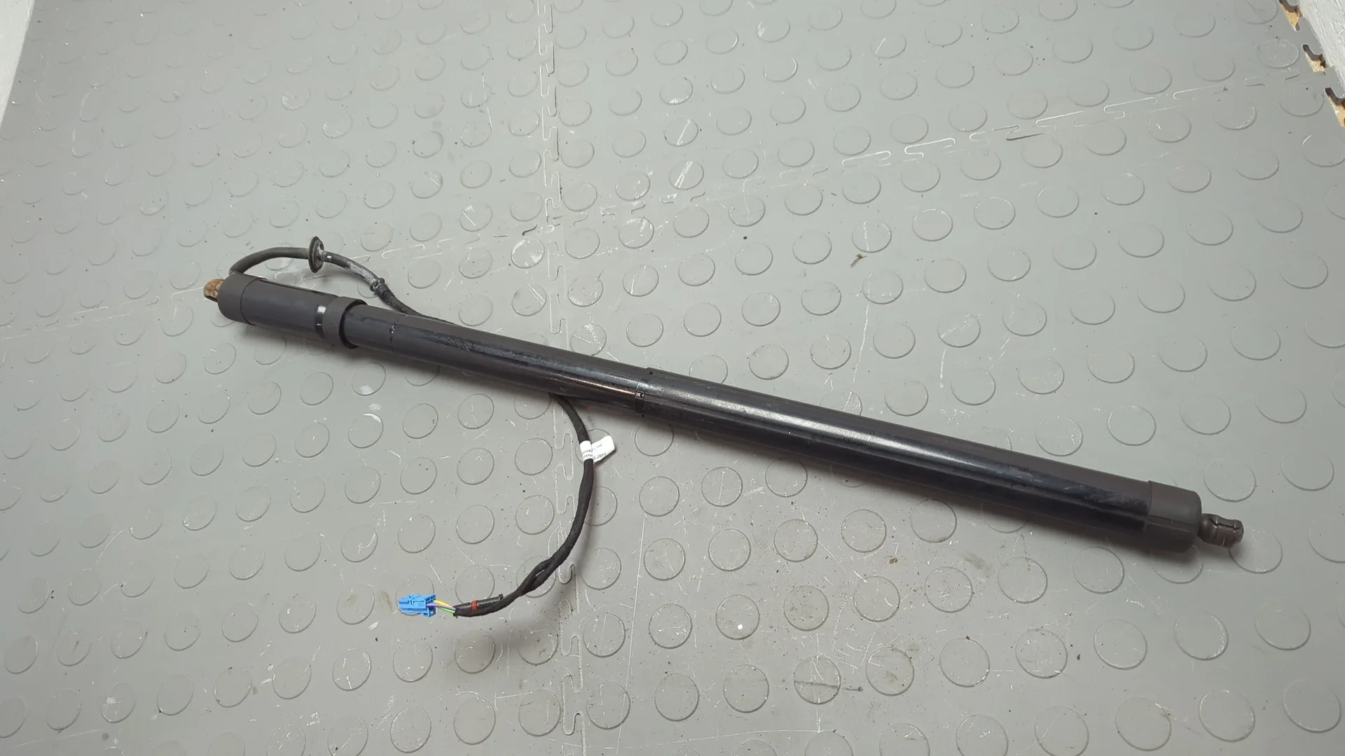 Амортизатор крышки багажника Porsche Panamera 2009-2016 КПП автомат 4х4 (АКПП) M46.40 Бензин 3.6 л Инжектор