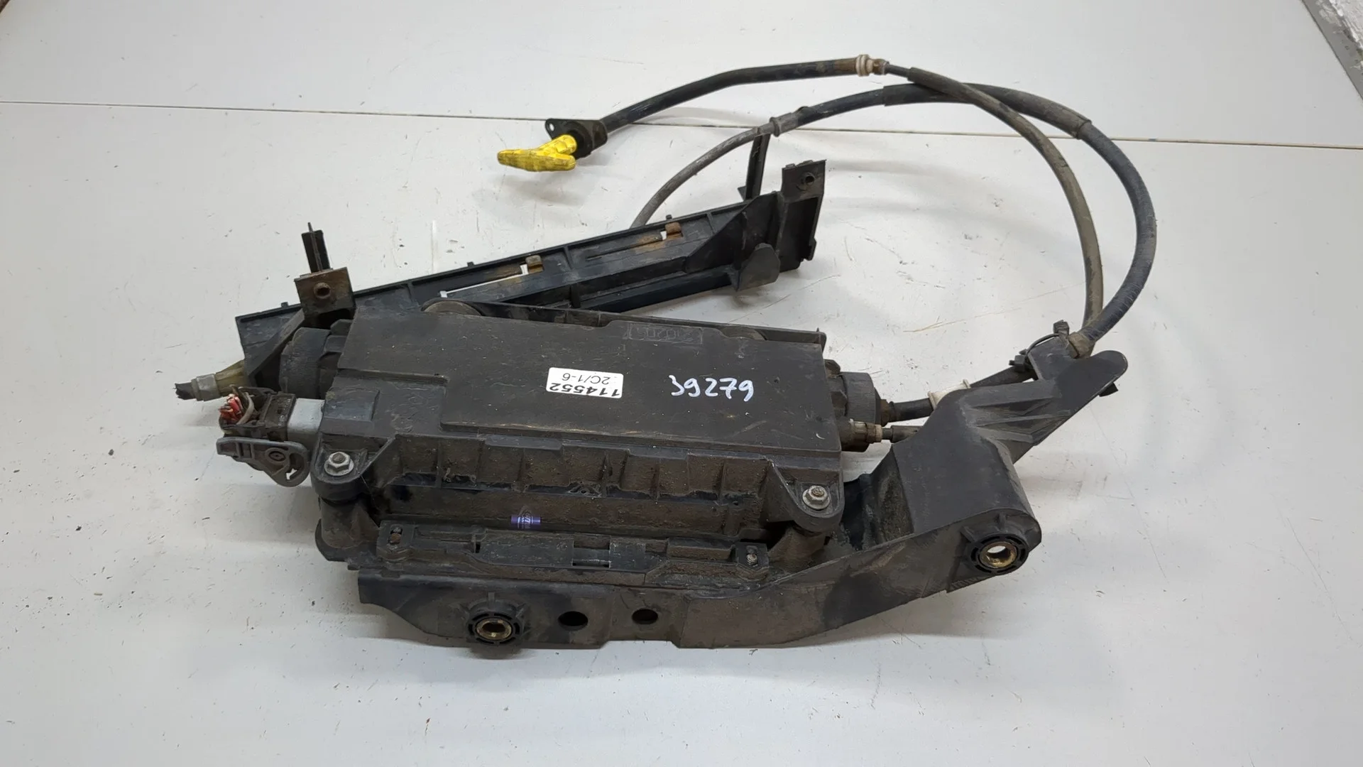 Электропривод ручного тормоза (моторчик ручника) Renault Scenic 2003-2009 КПП 5-ст.мех.(МКПП) K4M 782 Бензин 1.6 л Инжектор