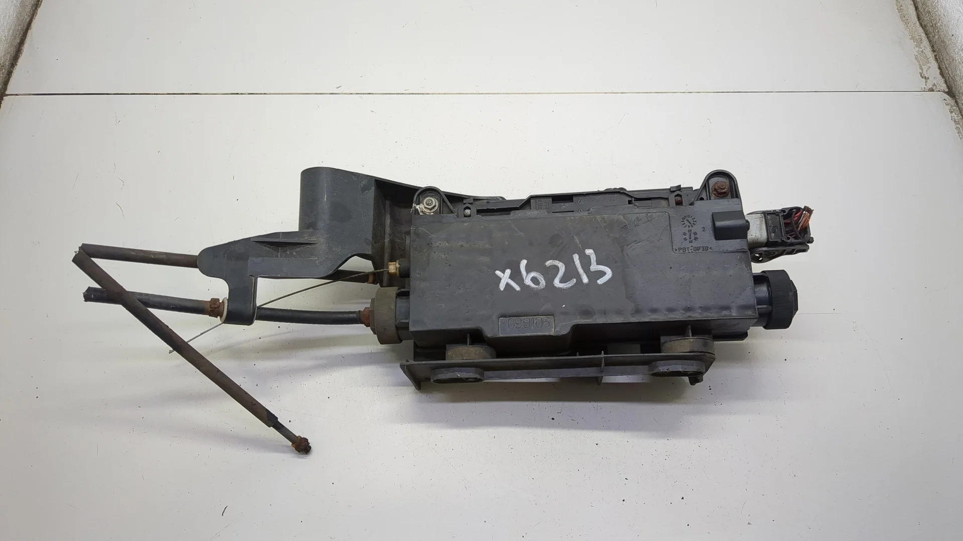 Электропривод ручного тормоза (моторчик ручника) Renault Scenic 2003-2009 КПП 6-ст.мех.(МКПП) F4R 770 Бензин 2 л Инжектор