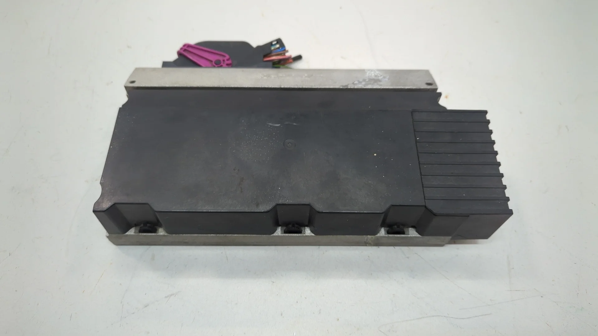 Усилитель магнитолы Audi Q7 2005-2015 КПП автомат 4х4 (АКПП) BAR Бензин 4.2 л FSI