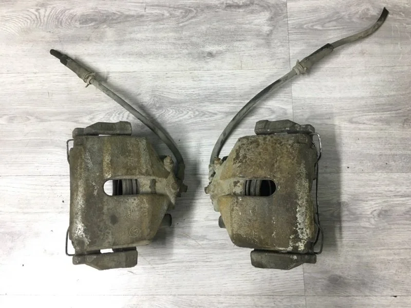 Комплект передних суппортов Volkswagen Passat 2013 B7