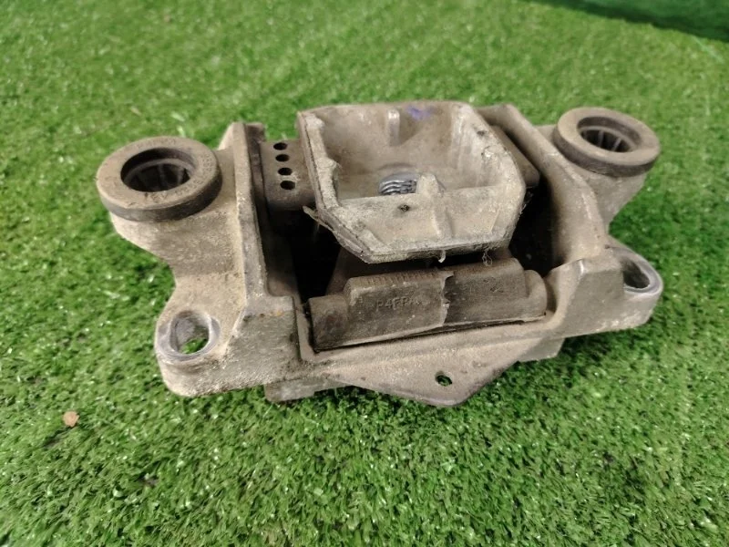Подушка кпп Ford Mondeo 3 2002 B4Y