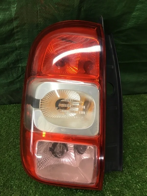 Фонарь задний Renault Duster 2012 HSM