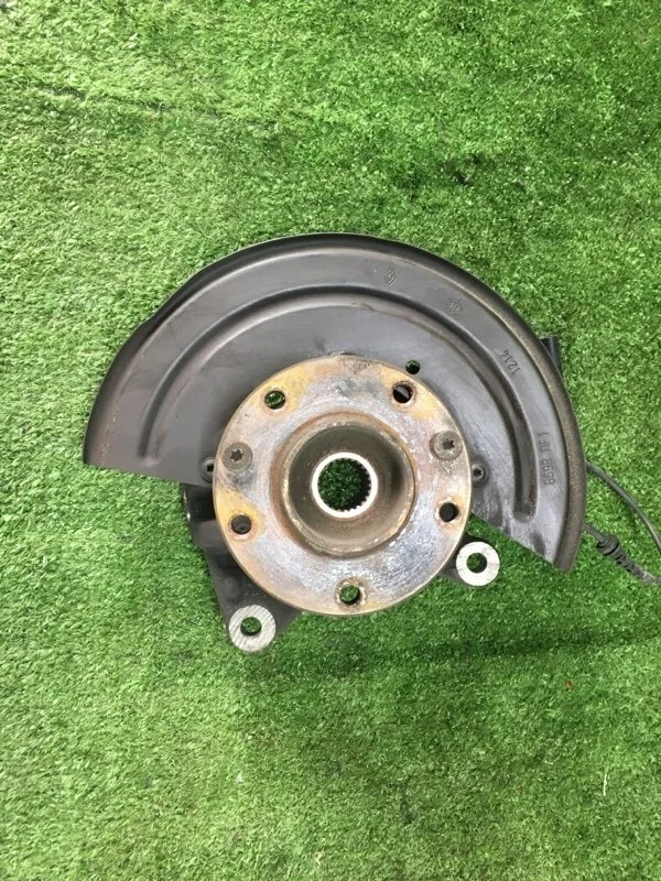 Кулак поворотный правый Renault Duster 2012 HSM