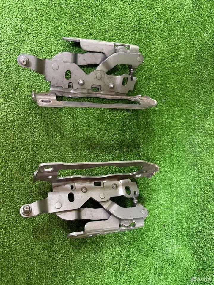 Петля капота mercedes w212 w218 w204