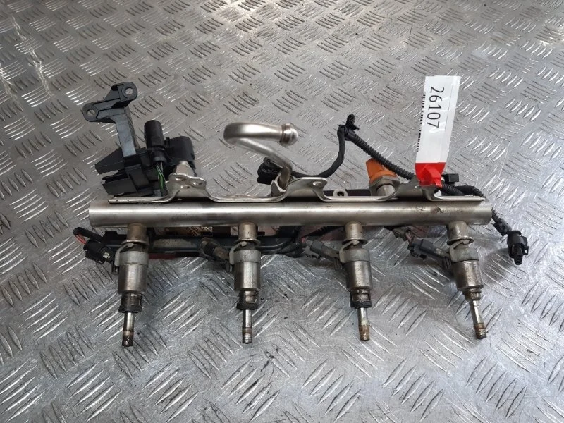 Топливная рампа Volkswagen Passat CC