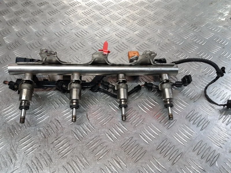 Топливная рампа Skoda Octavia