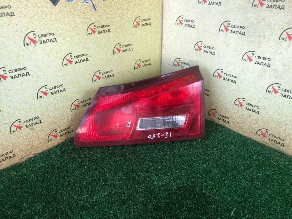 Фонарь внутренний Lexus Is250 2008 8158153070 GSE20 4GR, задний правый
