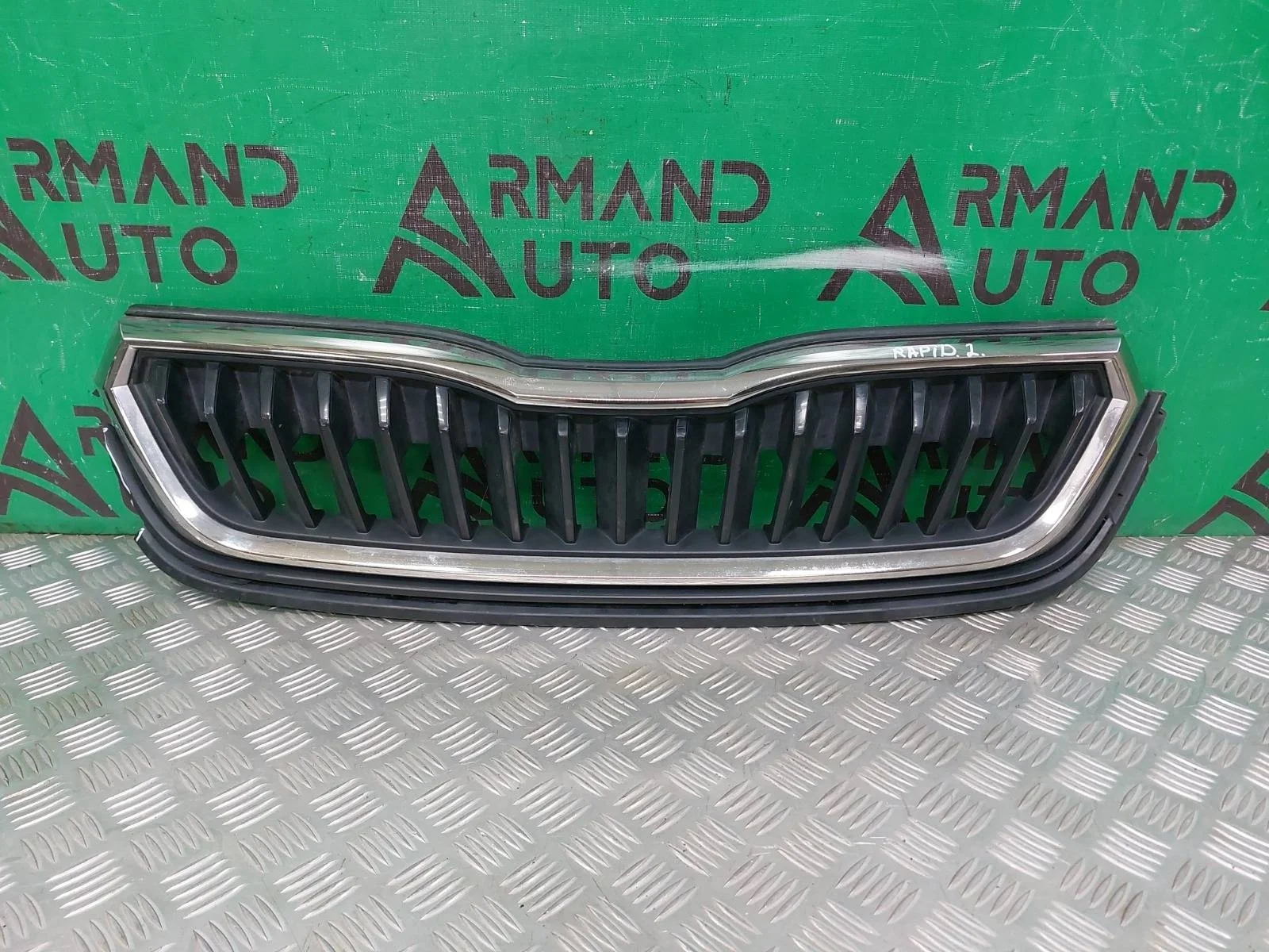 Решетка радиатора SKODA RAPID 2020-нв