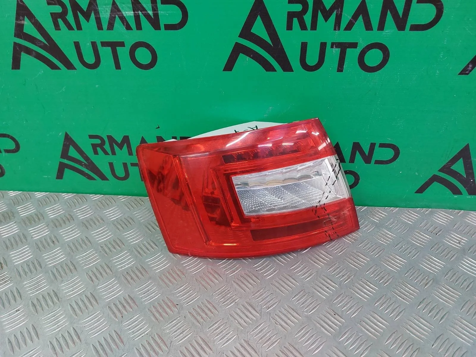 Фонарь Skoda Octavia 2013-2017 A7 (5E)