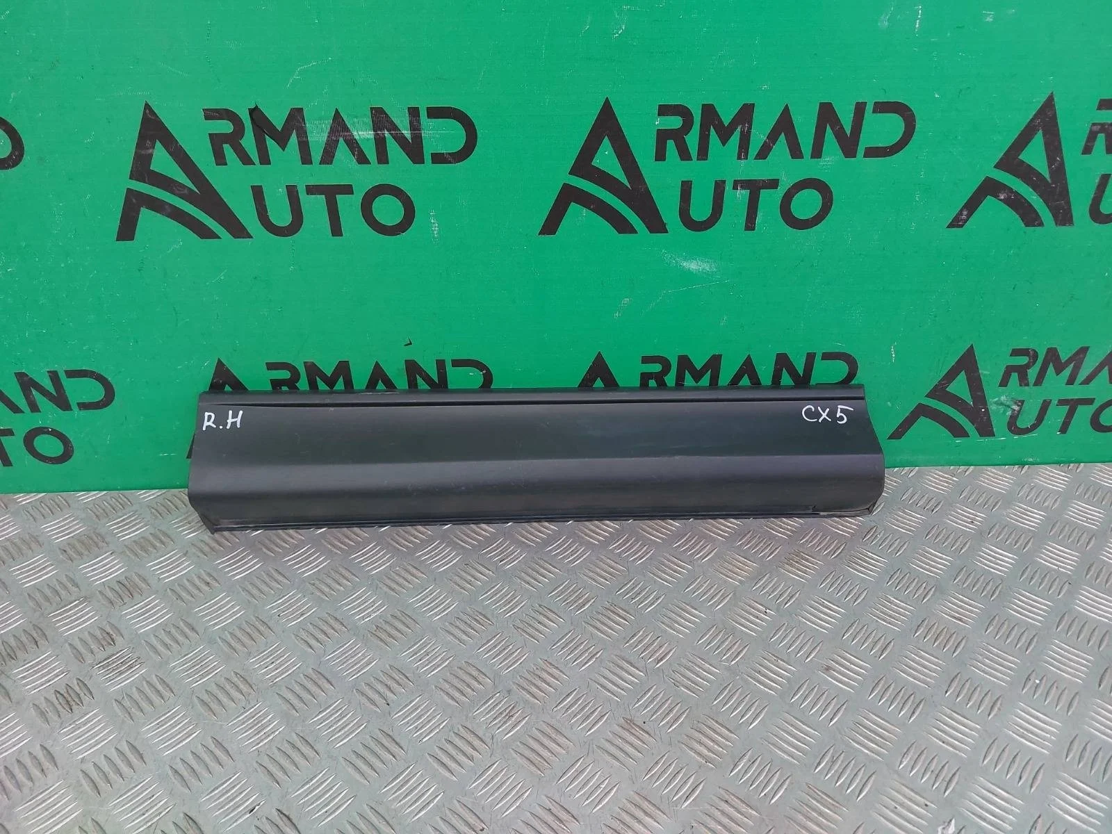 Молдинг двери Mazda CX-5 2017-нв