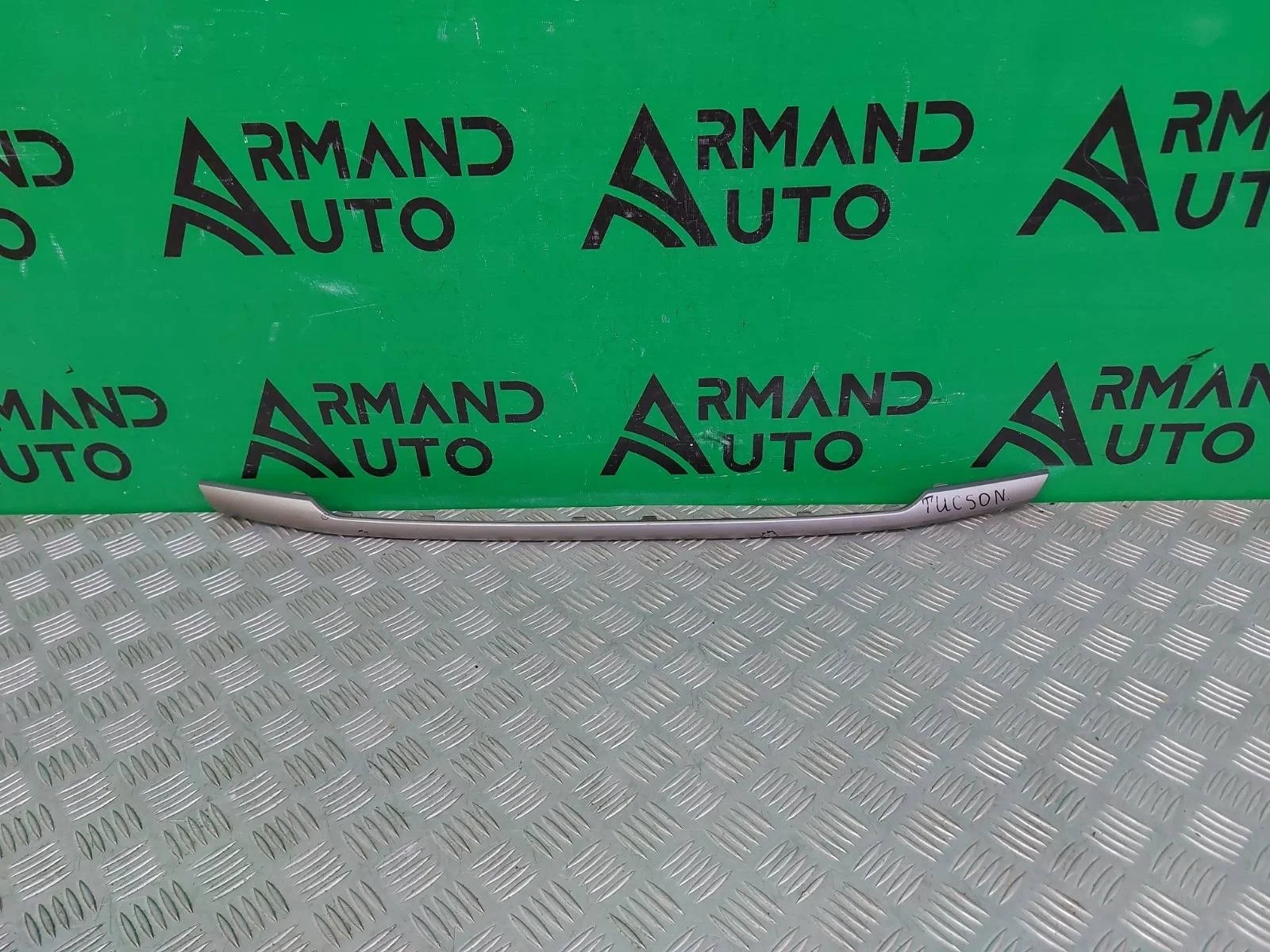 Накладка решетки радиатора средняя Hyundai Tucson 2015-2018 3