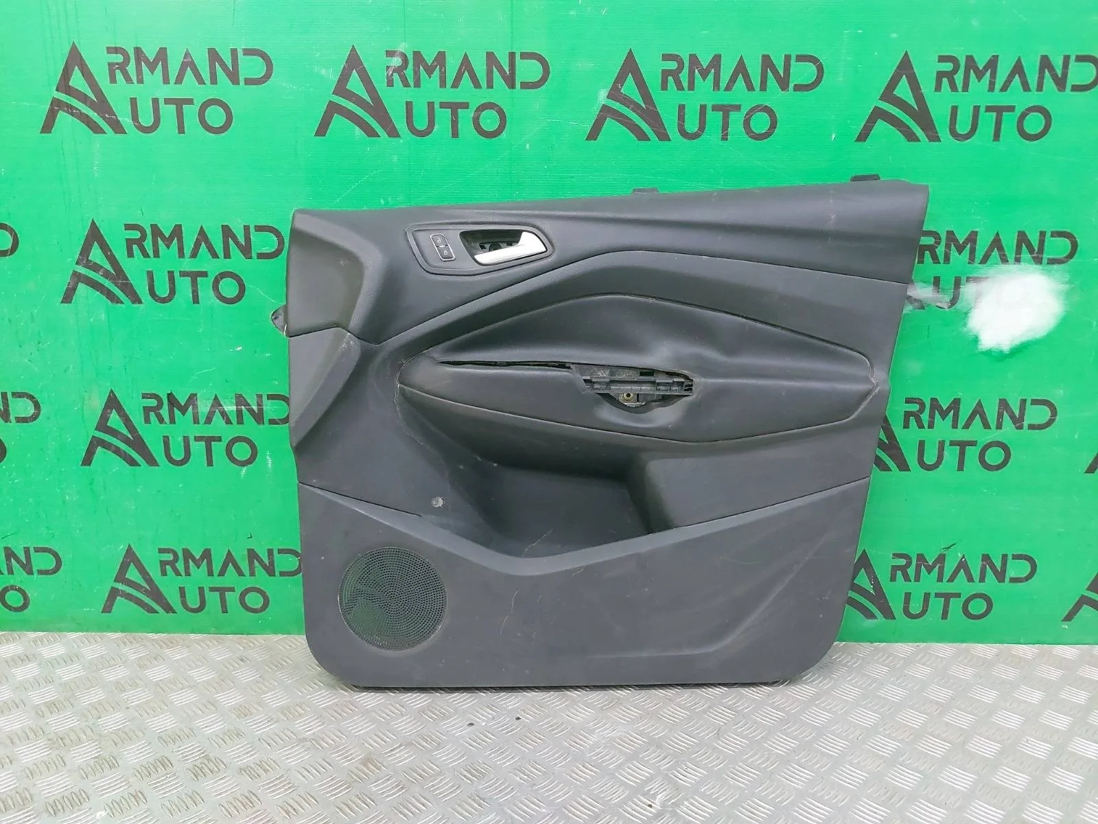 Обшивка двери Ford Kuga 2012-2019 CBS